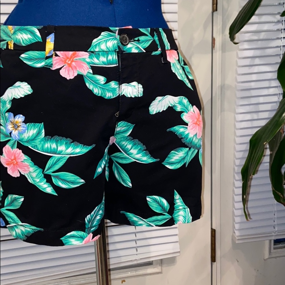 Old Navy everyday short size6/7